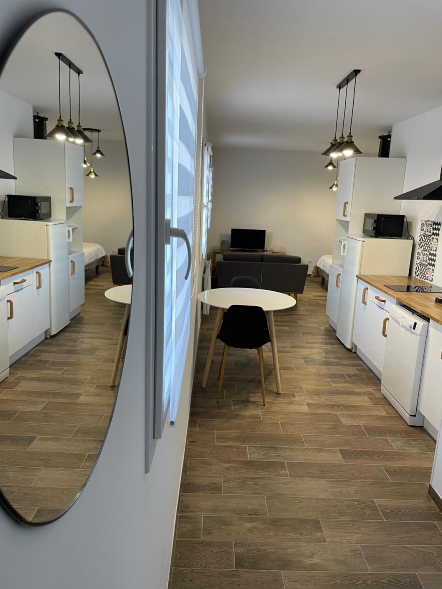 Studio Bien Situe & Tout Equipe Dans Une Maison Scionzier エクステリア 写真