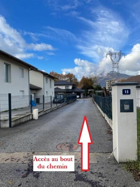 Studio Bien Situe & Tout Equipe Dans Une Maison Scionzier エクステリア 写真