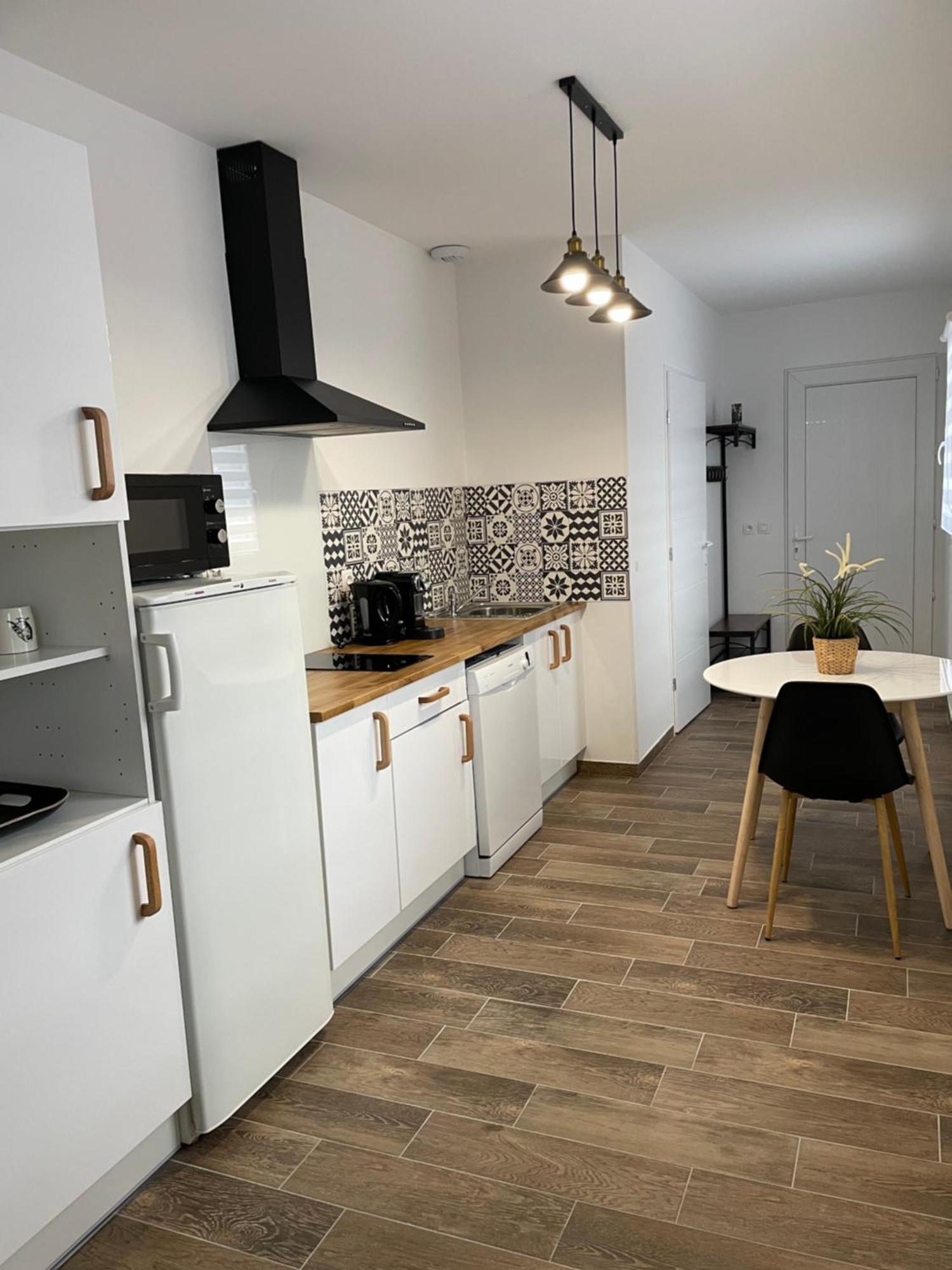 Studio Bien Situe & Tout Equipe Dans Une Maison Scionzier エクステリア 写真